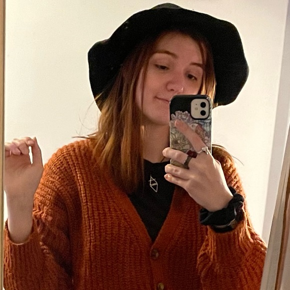 Meet your Posher, Jessica - Picture 1 of 1